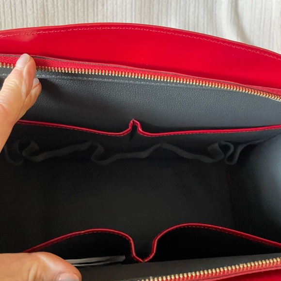 Elegant Red Designer Handbag - Picture 5 of 8